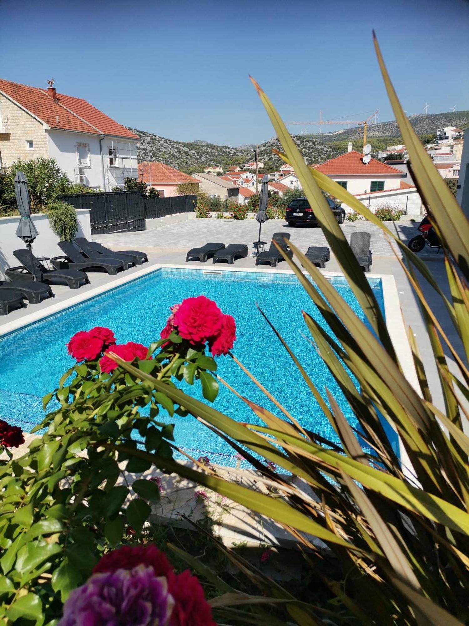 Barbara & Zoran With Heated Swimming Pool